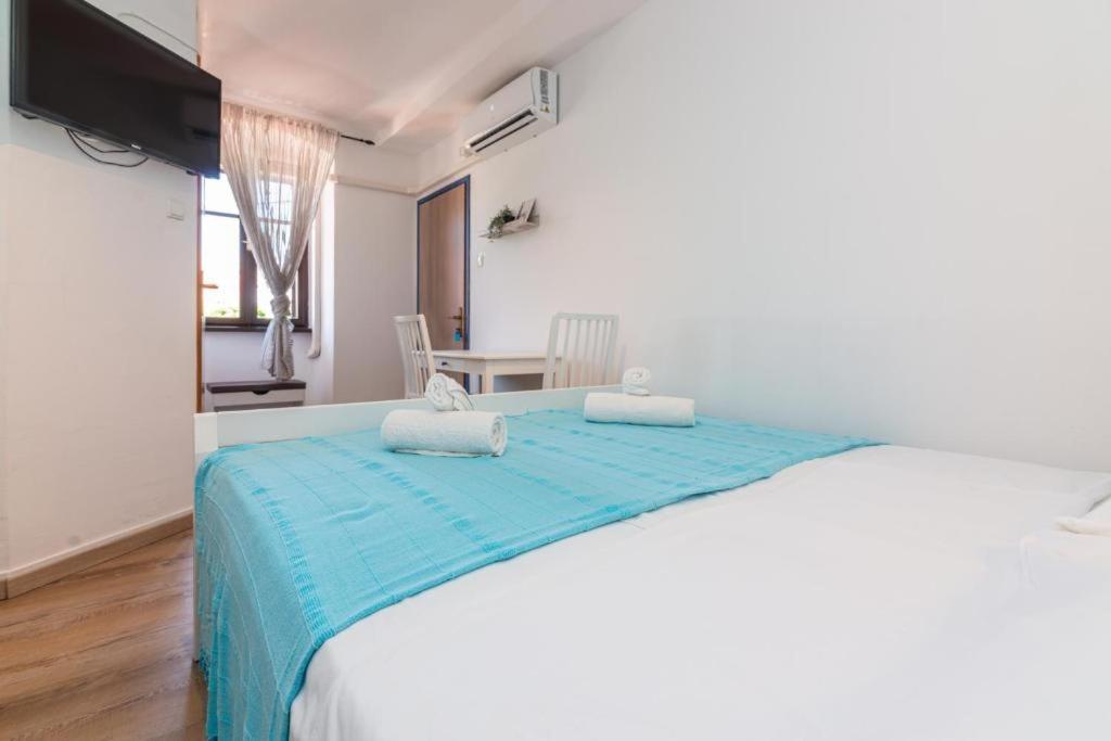 Rooms & Studio Apartments By The Way Baska  Exterior photo
