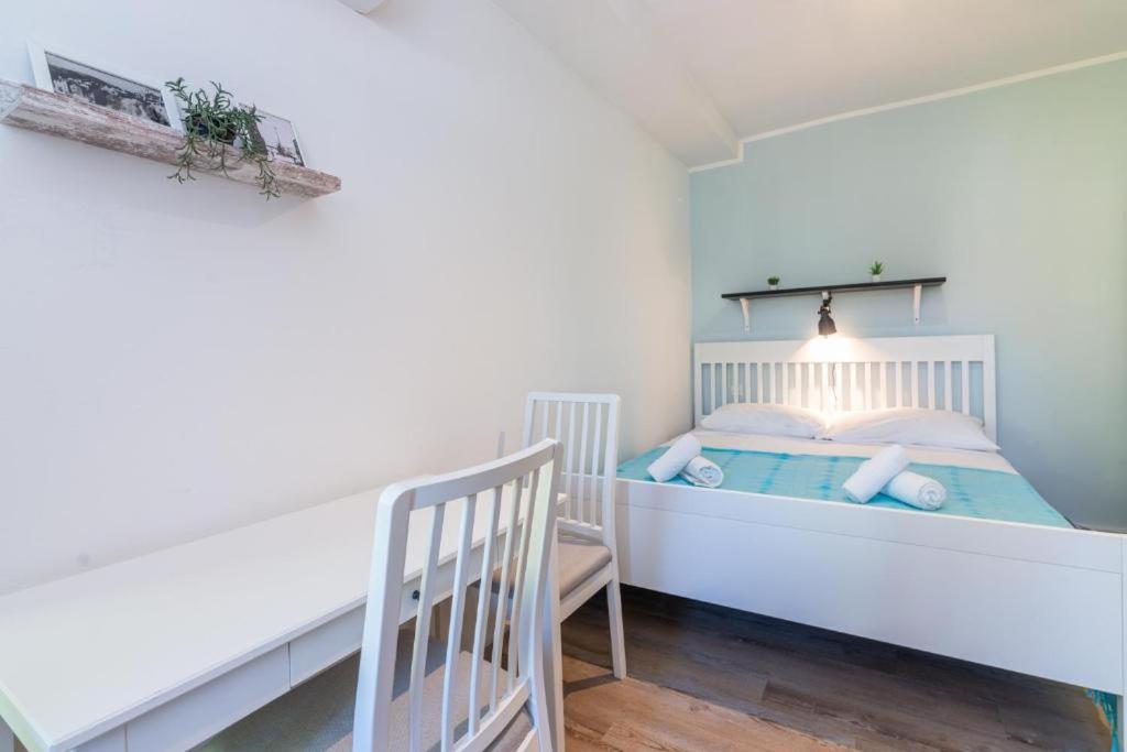 Rooms & Studio Apartments By The Way Baska  Exterior photo
