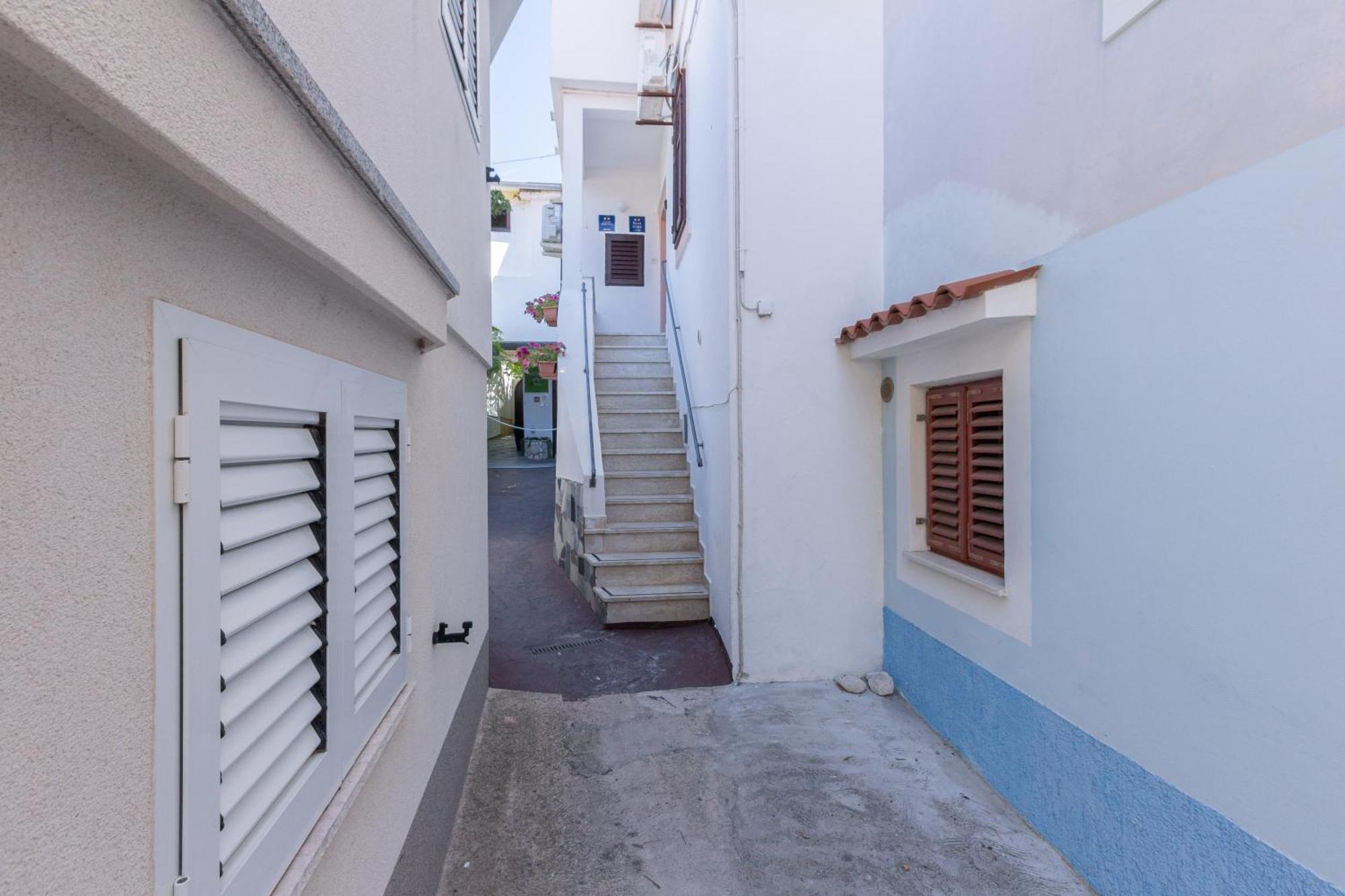 Rooms & Studio Apartments By The Way Baska  Exterior photo